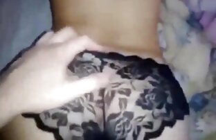 एक औरत के साथ एक आदमी ड्रेसिंग फुल मूवी वीडियो में सेक्सी रूम में शरीर खेलता है